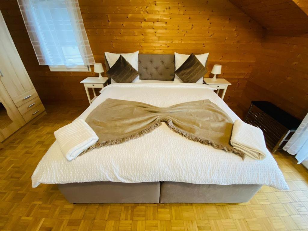 Niederried bei Interlaken Lake View Apartment -14 מראה חיצוני תמונה